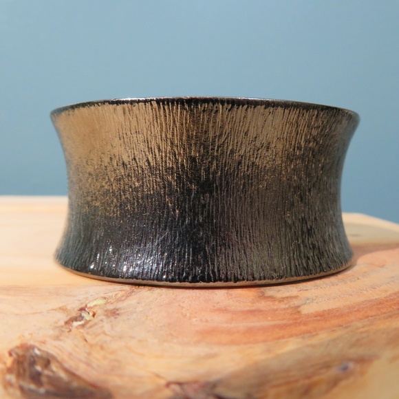 Dark Chrome textured hinged bracelet - Picture 1 of 4